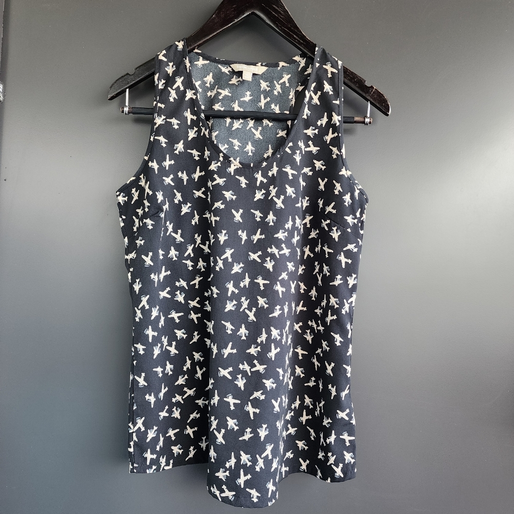 NWOT  BLACK & WHITE SLEEVELESS AEROPLANE  BLOUSE BANANA REPUBLIC - SIZE MEDIUM